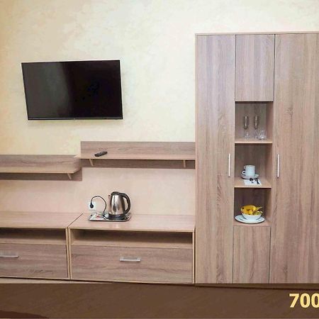 Hotel "Nizhyn" Esterno foto