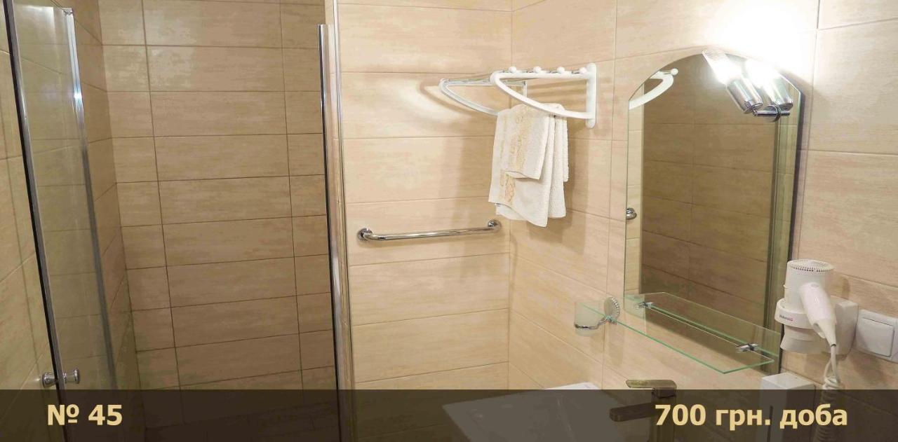 Hotel "Nizhyn" Esterno foto