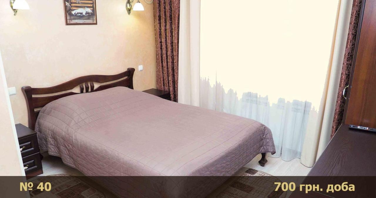 Hotel "Nizhyn" Esterno foto