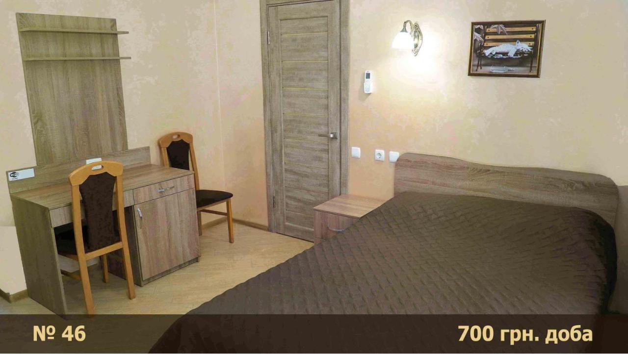 Hotel "Nizhyn" Esterno foto