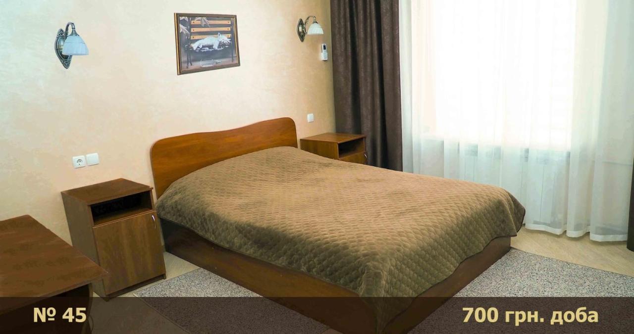 Hotel "Nizhyn" Esterno foto