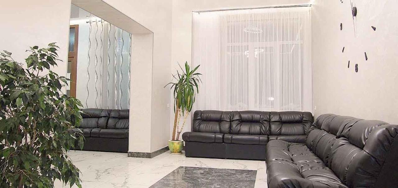 Hotel "Nizhyn" Esterno foto