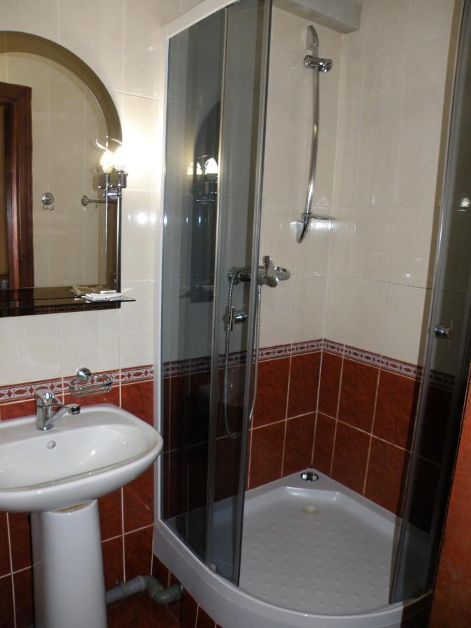 Hotel "Nizhyn" Esterno foto