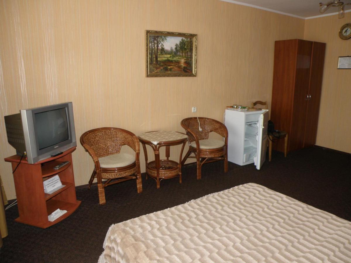 Hotel "Nizhyn" Esterno foto