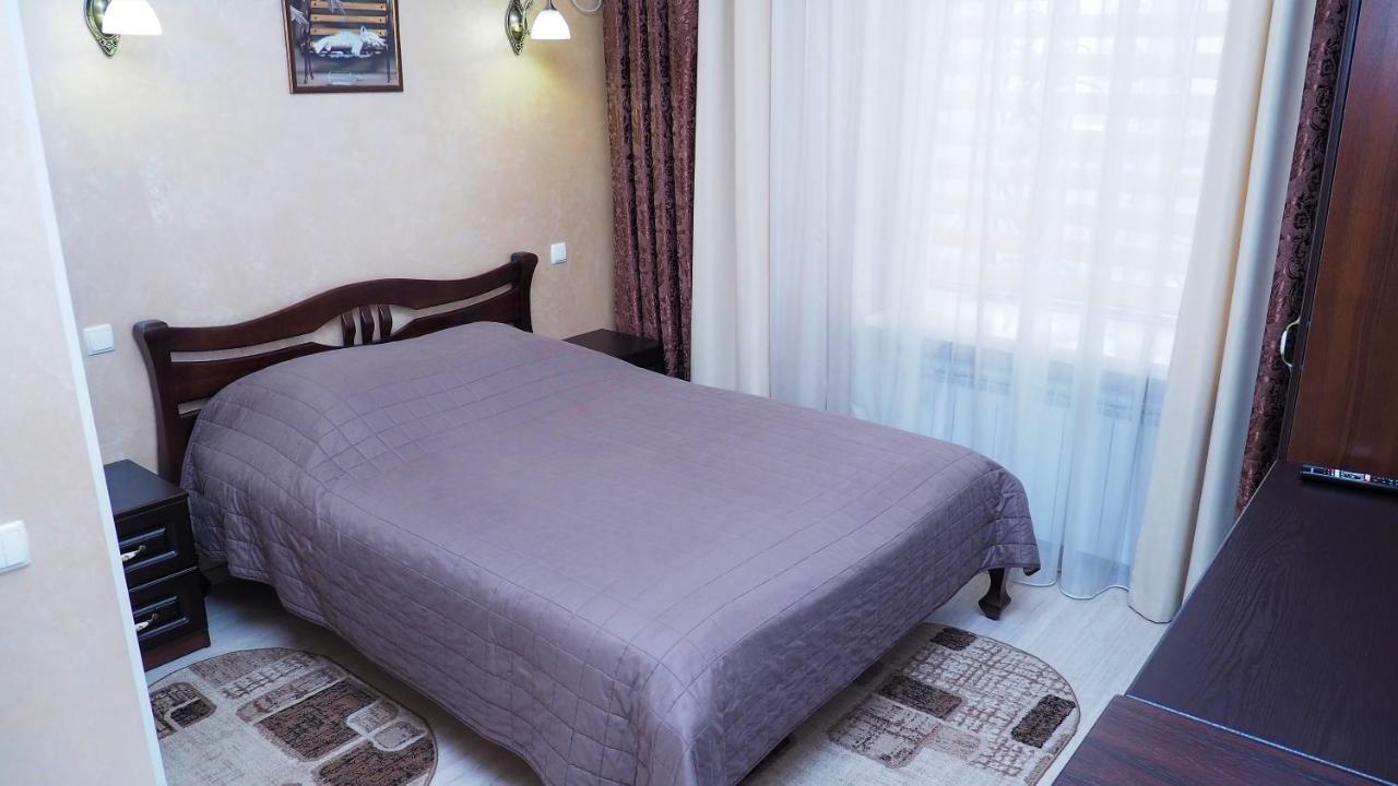 Hotel "Nizhyn" Esterno foto