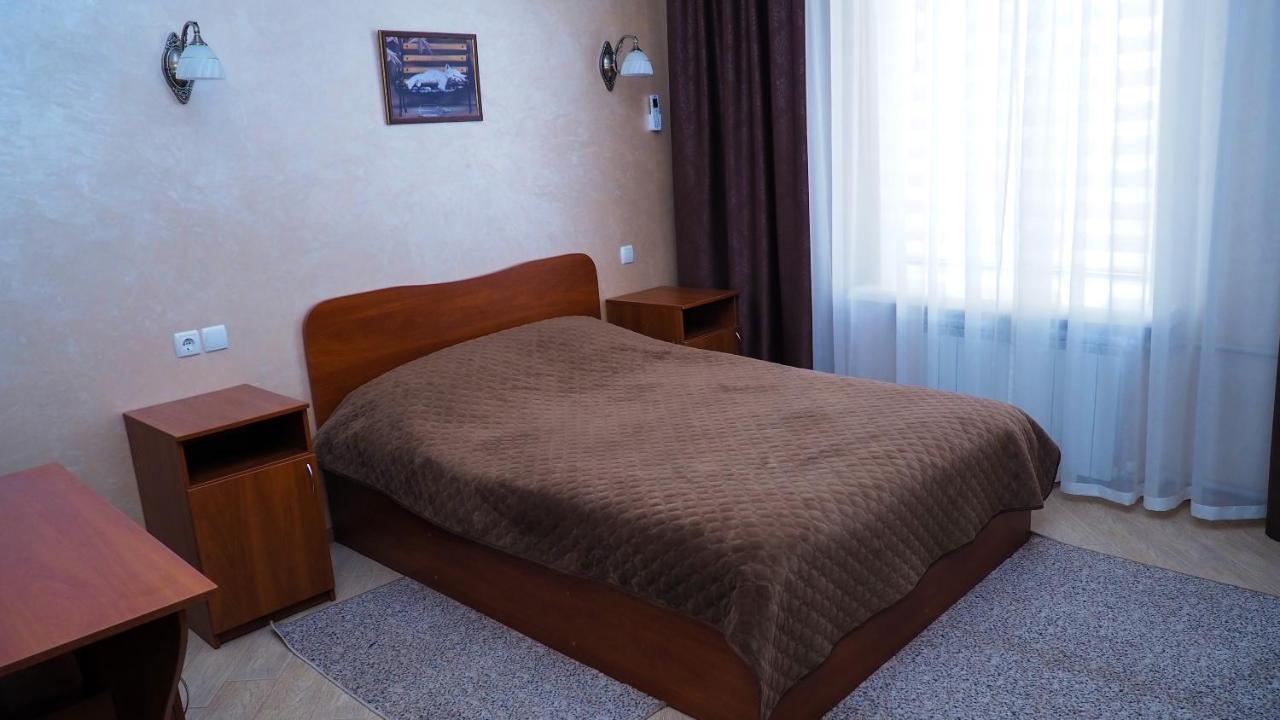 Hotel "Nizhyn" Esterno foto