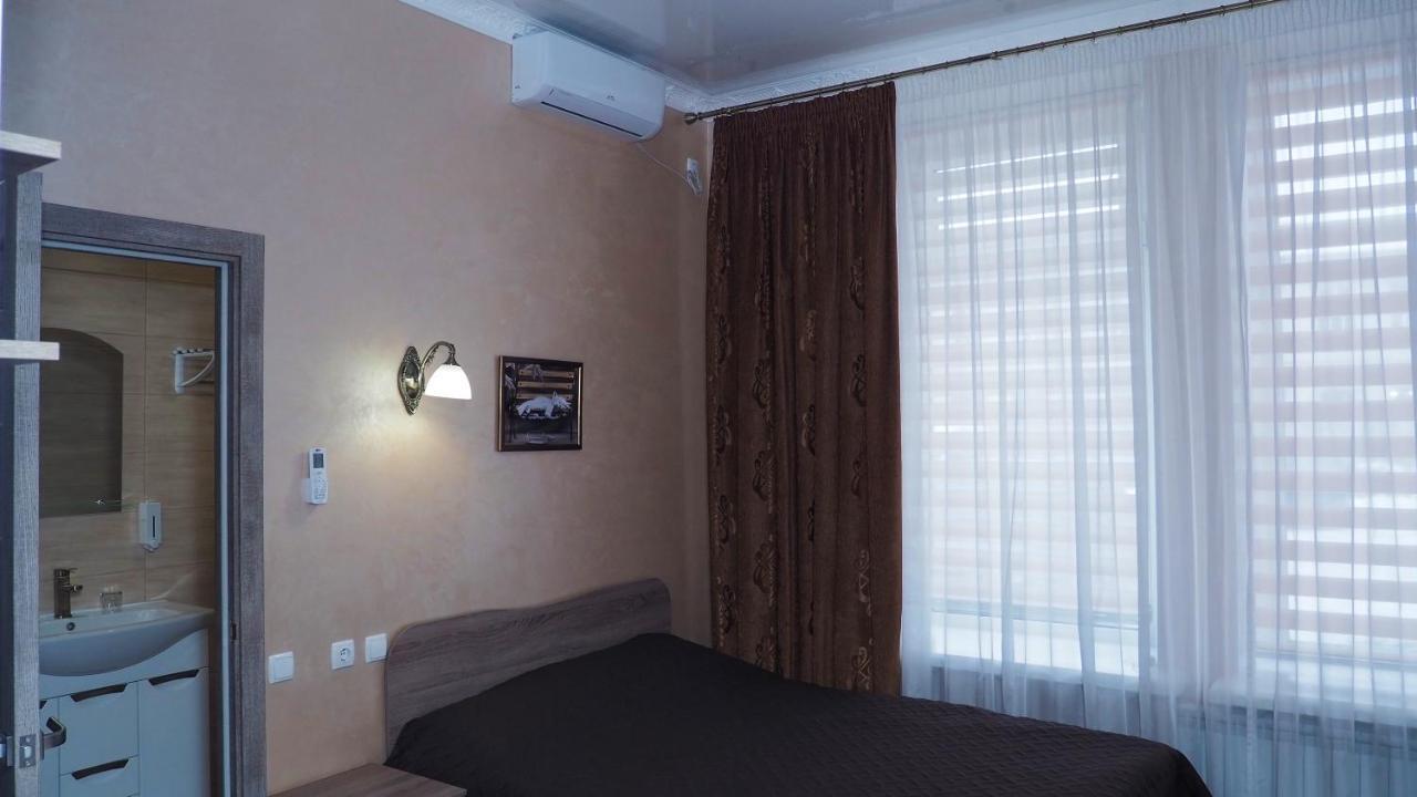 Hotel "Nizhyn" Esterno foto