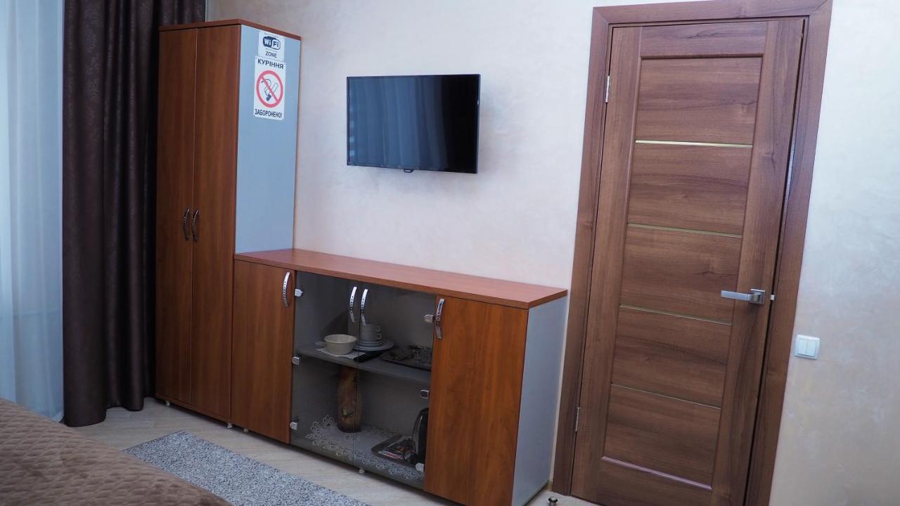 Hotel "Nizhyn" Esterno foto