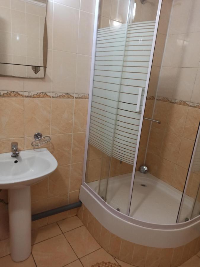 Hotel "Nizhyn" Esterno foto